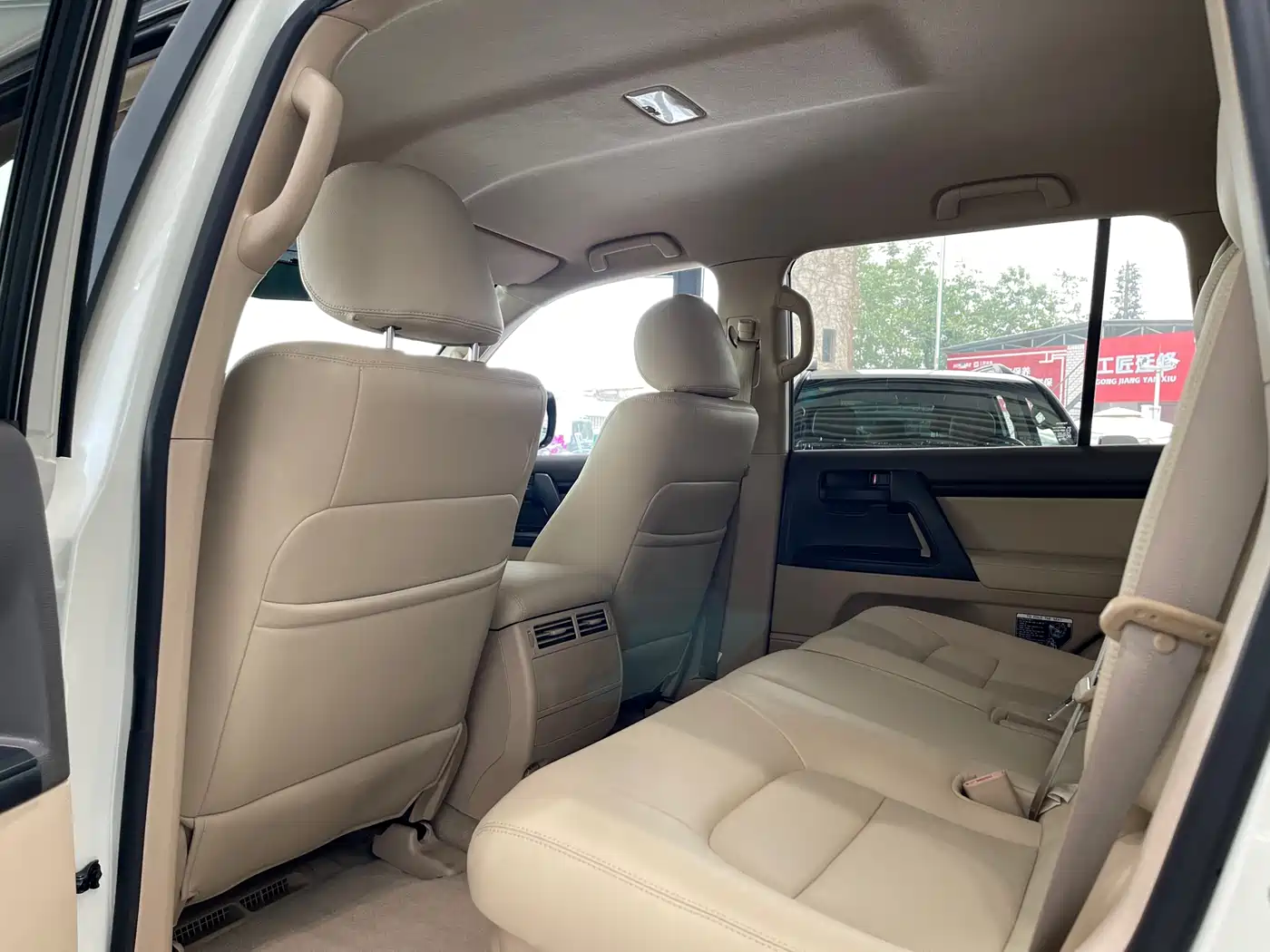 Toyota Land Cruiser (Import) 2015 4.0L V6 Middle East Limited Edition фото 15