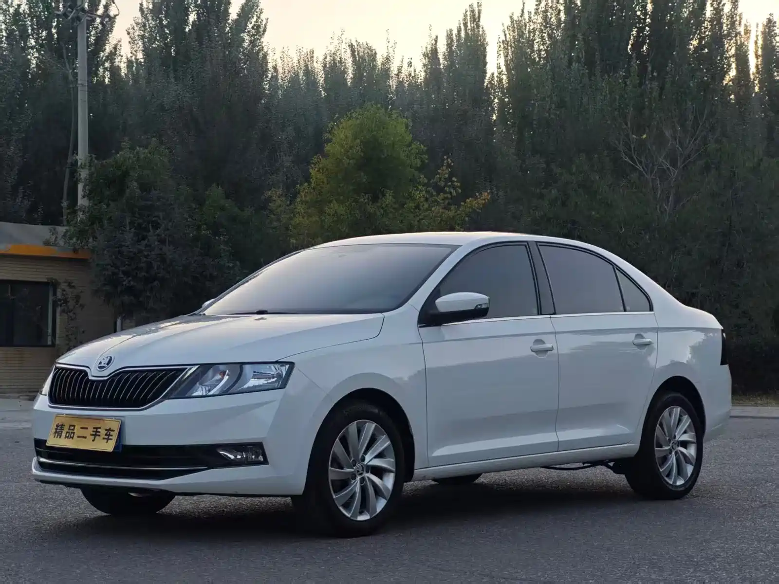 Photo 1 - Škoda Rapid