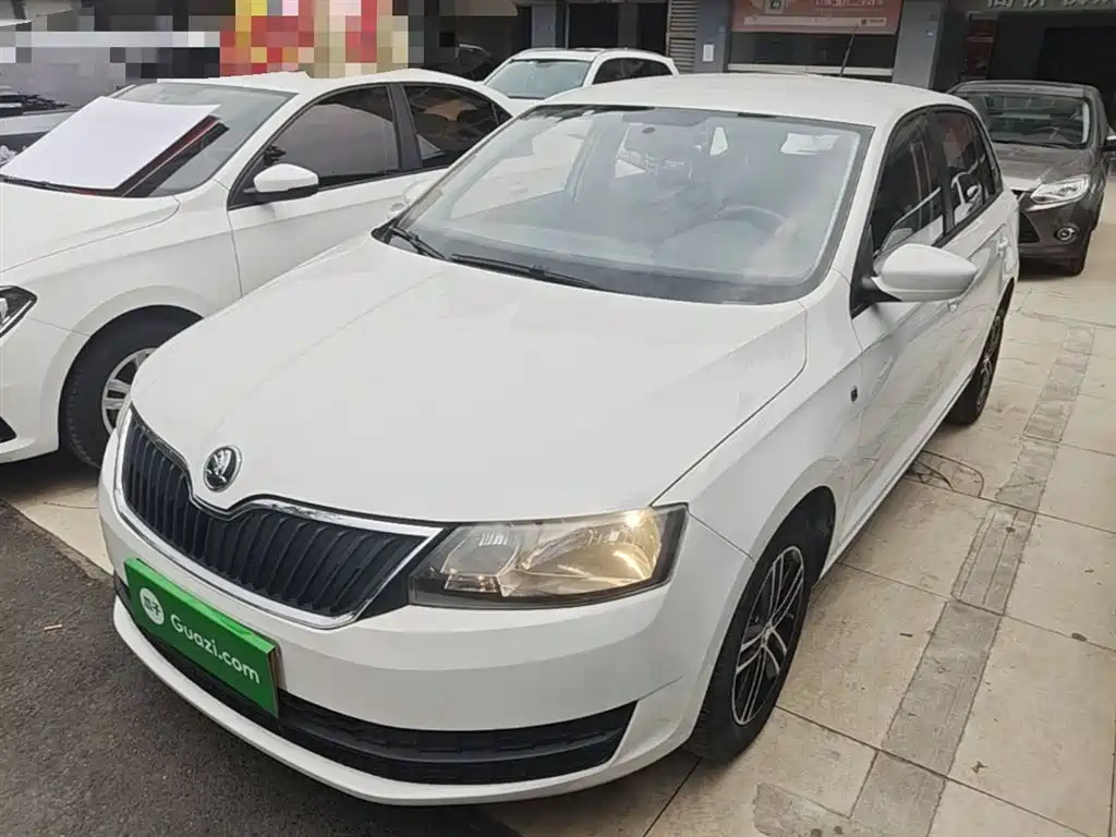 Škoda Skoda Rapid Spaceback 2016 Facelift 1.6L Automatic Forward Edition фото 2