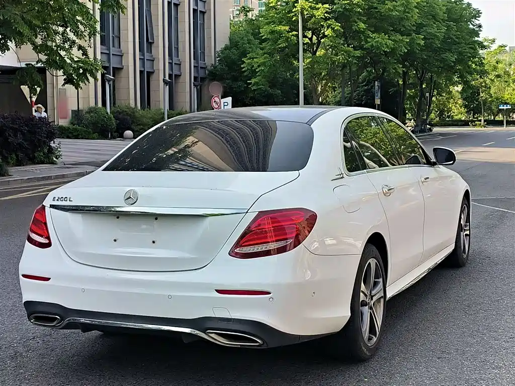 Mercedes-Benz E-Class 2016 E 200 L Sport Type фото 9