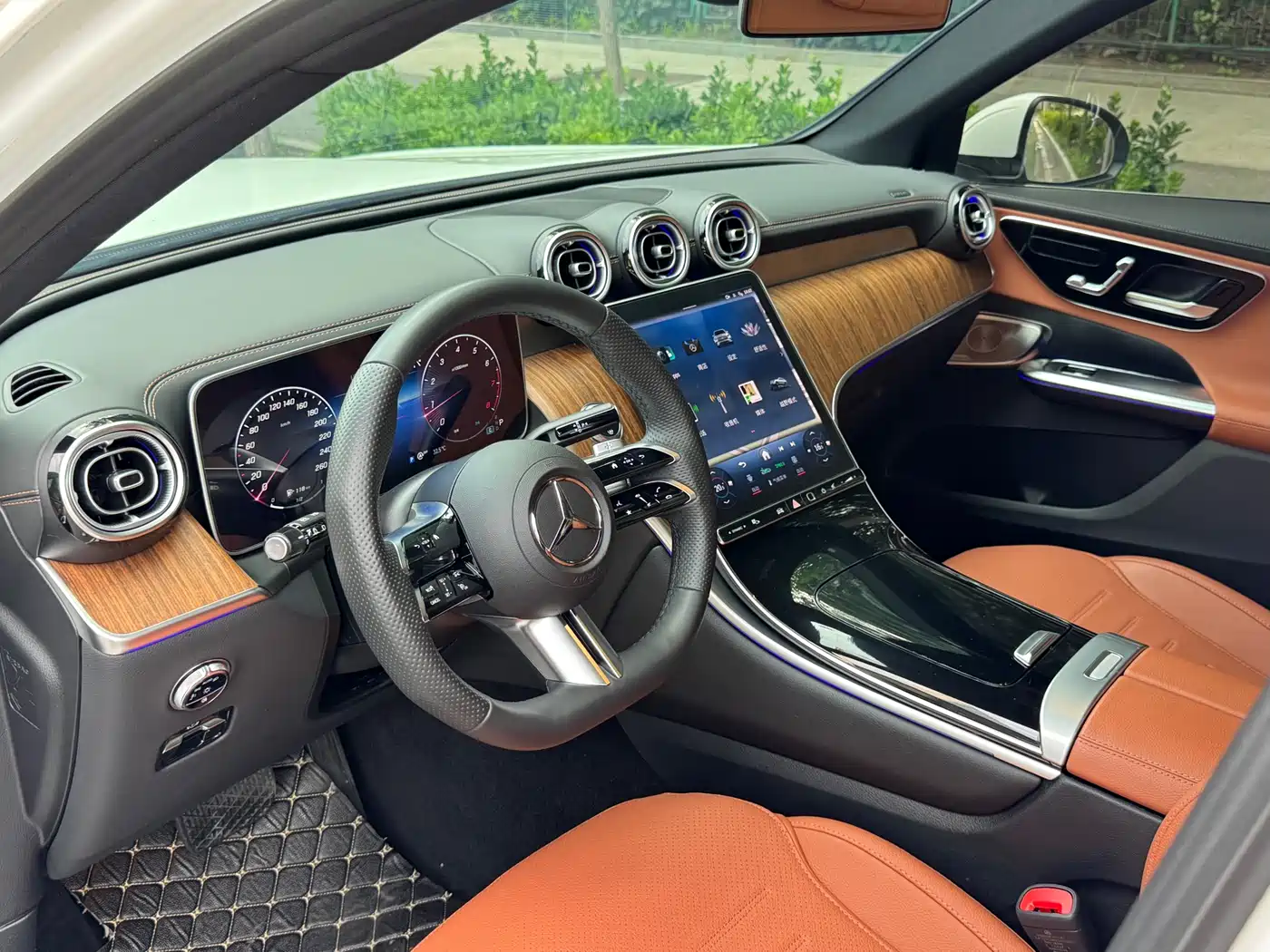 Mercedes-Benz GLC 2023 GLC 300 L 4MATIC Sport 5-Seater фото 11
