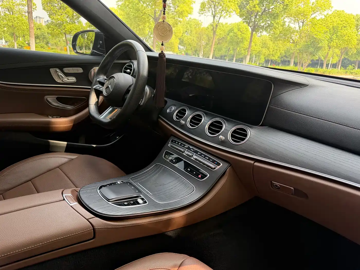 Mercedes-Benz E-Class 2023 E 300 L Sport Luxury фото 13