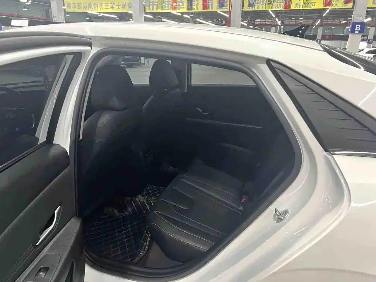 Hyundai Elantra 2021 1.5L CVT GLX Elite Edition фото 8