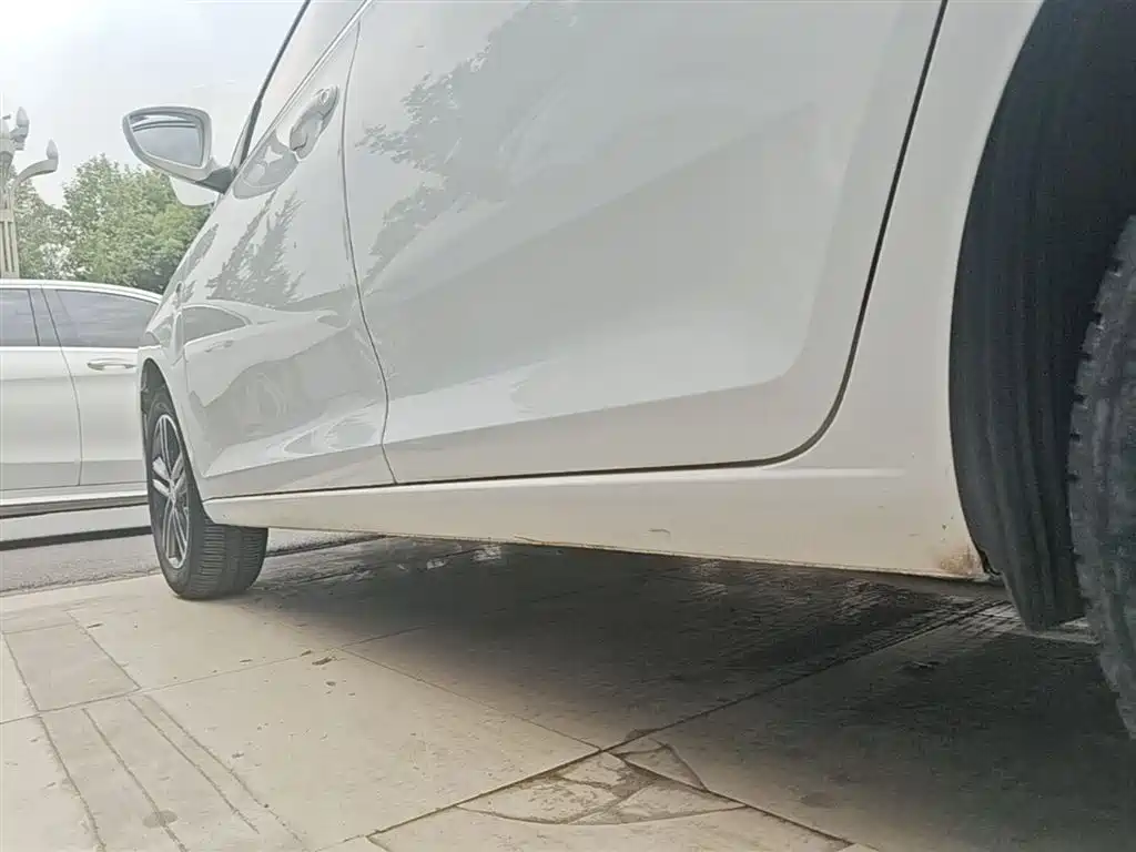 Škoda Skoda Rapid Spaceback 2016 Facelift 1.6L Automatic Forward Edition фото 22