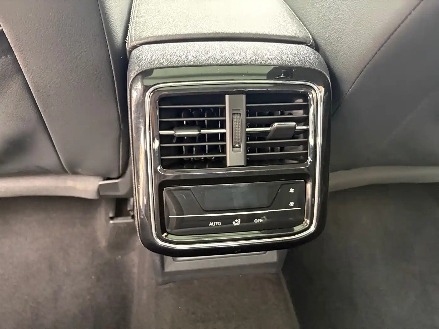 Volkswagen Passat 2022 330TSI Starlight Luxury Edition фото 11