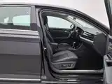 Photo 23 - Volkswagen Passat