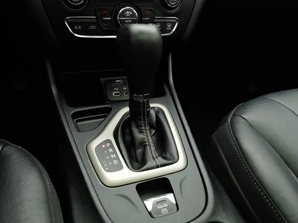 Photo 13 - Jeep Cherokee
