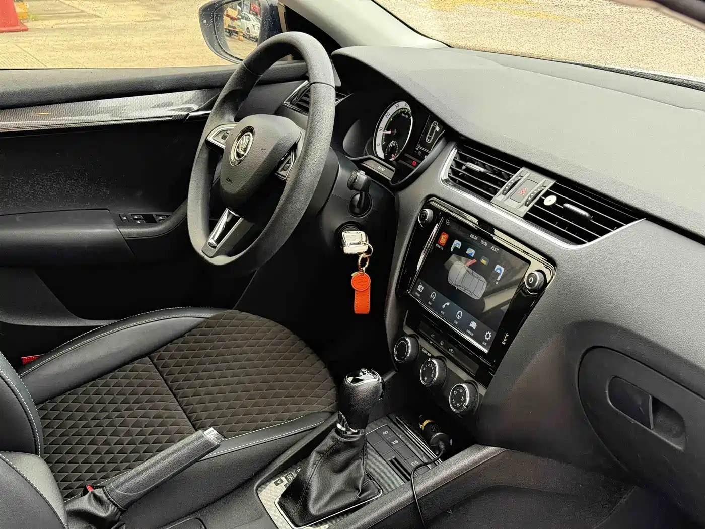 Škoda Octavia 2019 Wagon TSI230 DSG Luxury Edition China V фото 13