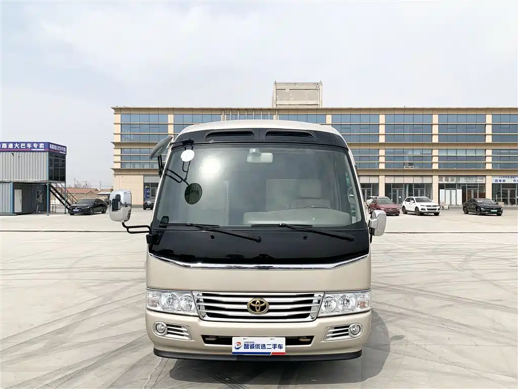 Toyota Coaster 2015 4.0L Premium Bus GRB53L-ZCMSK 20-seater Special Edition фото 2