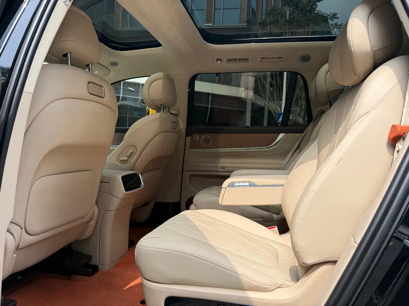 AITO Wenjie AITO M9 2024 Extended Range Ultra 42kWh 6-Seater фото 14