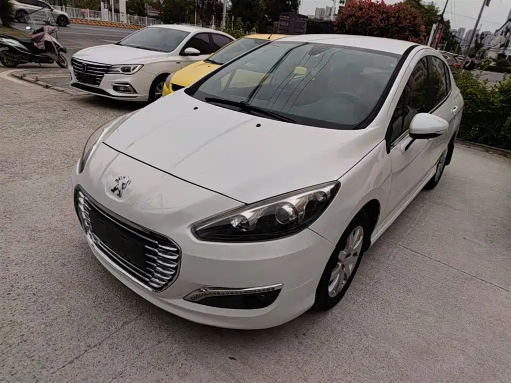 Peugeot 308 2014 Model Joy Edition Classic 1.6L Manual Superior Style фото 2