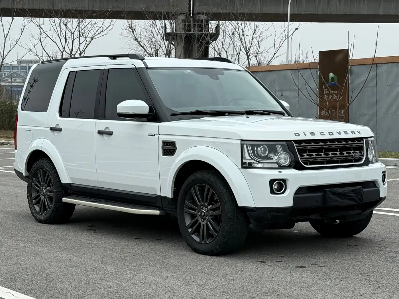 Land Rover Discovery 2015 3.0 SC V6 SE фото 3