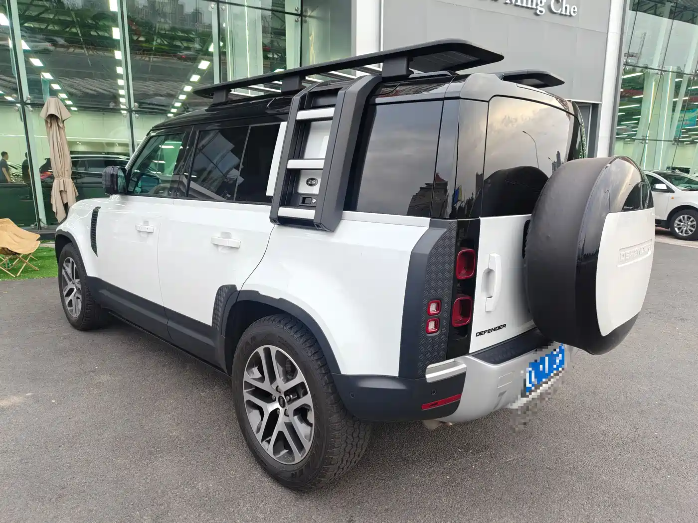 Land Rover Defender 2024 110 3.0T P400 Dark Special Edition фото 3