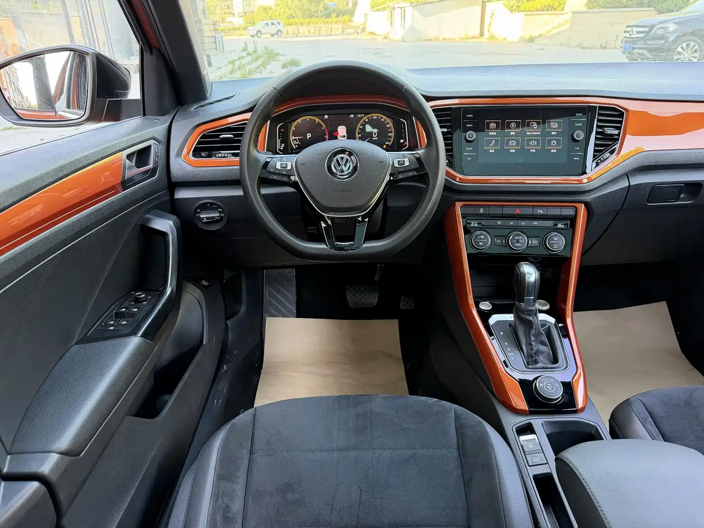 Volkswagen T-ROC 2018 280TSI DSG 4WD Luxury (China V) фото 8