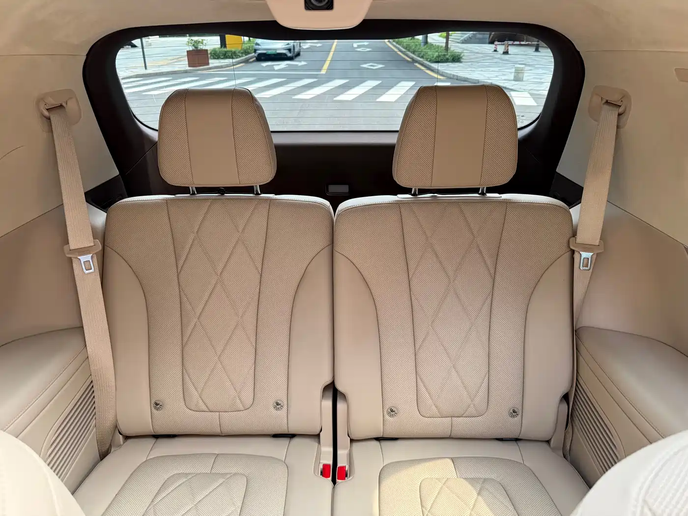AITO Wenjie AITO M9 2024 Extended Range Ultra 42kWh 6-Seater фото 15