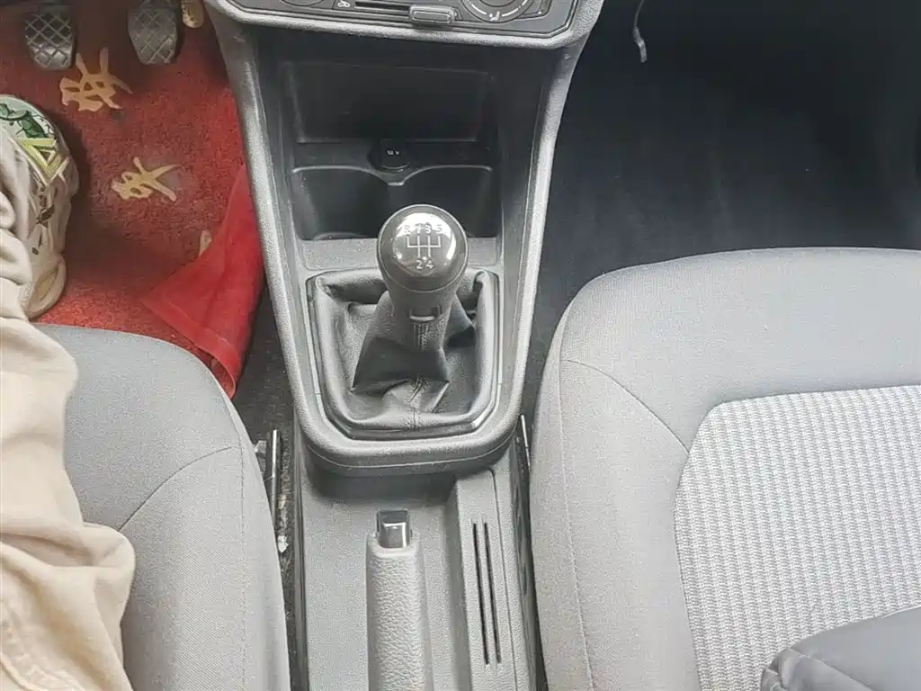 Volkswagen Santana 2016 1.4L Manual Trend Edition фото 14
