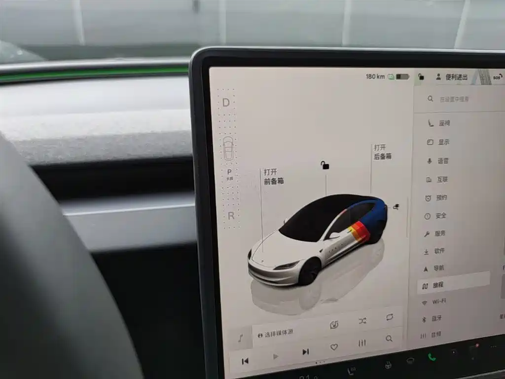 TESLA MODEL 3