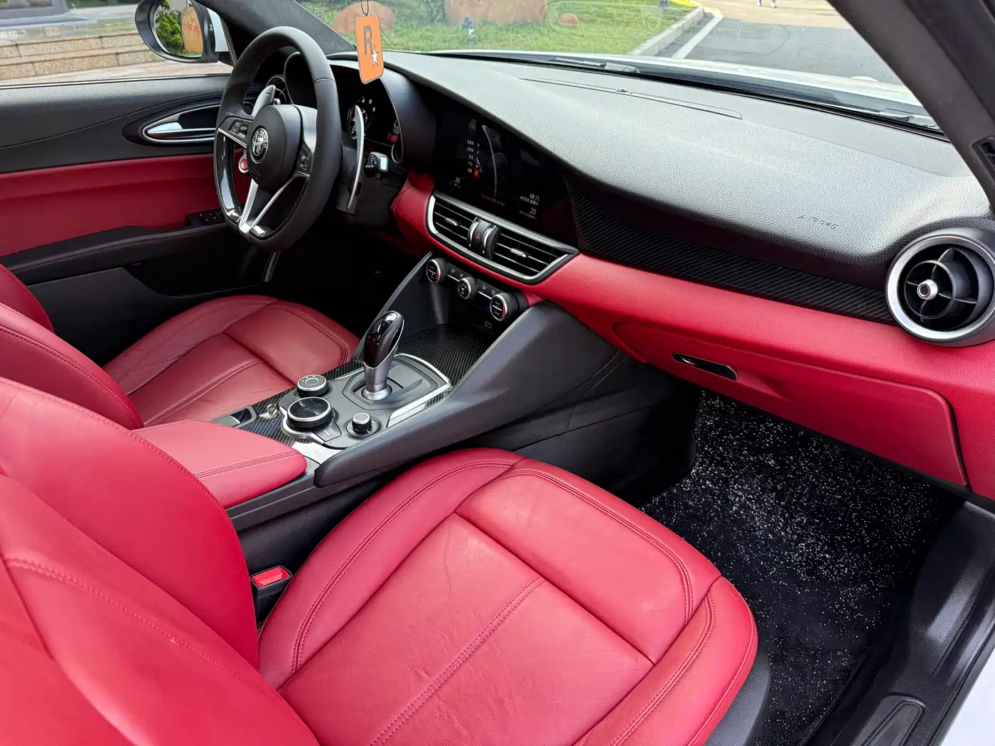 Alfa Romeo Giulia 2017 2.0T 200HP Elite Edition фото 15