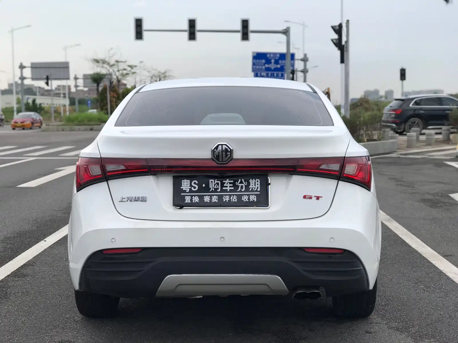 Фото 15 - MG GT
