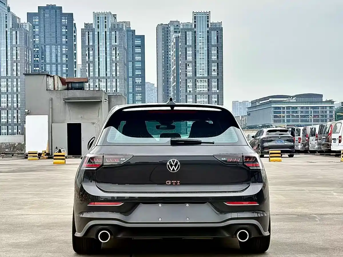 VOLKSWAGEN GOLF GTI
