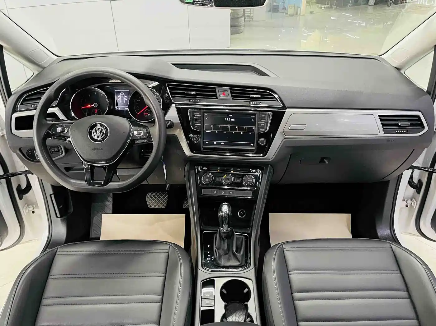 Volkswagen Touran 2018 Touran L 280TSI DSG Comfort Edition 7-seater China VI фото 9