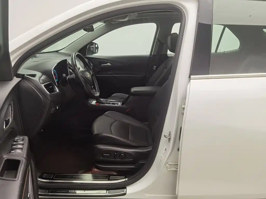 Фото 10 - Chevrolet Equinox