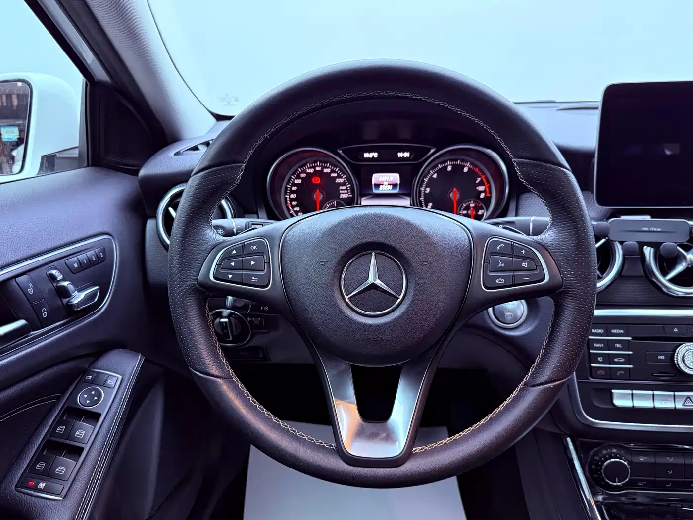 Mercedes-Benz GLA 2018 GLA 200 Dynamic фото 11
