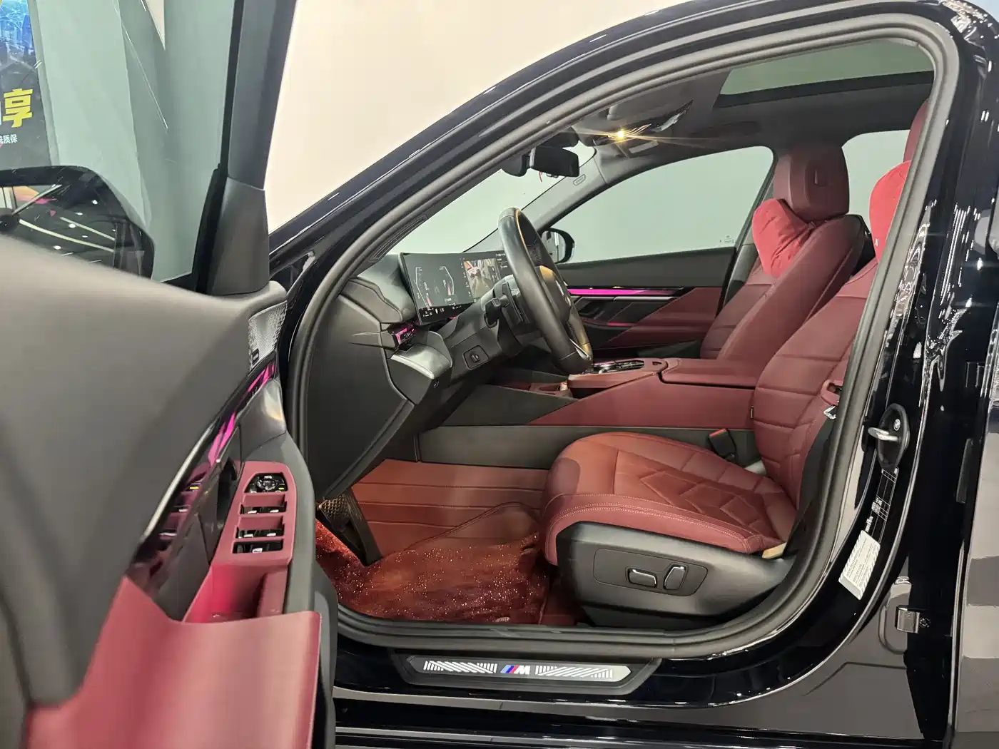 BMW 5 Series 2025 530Li Leading M Sport Package фото 8