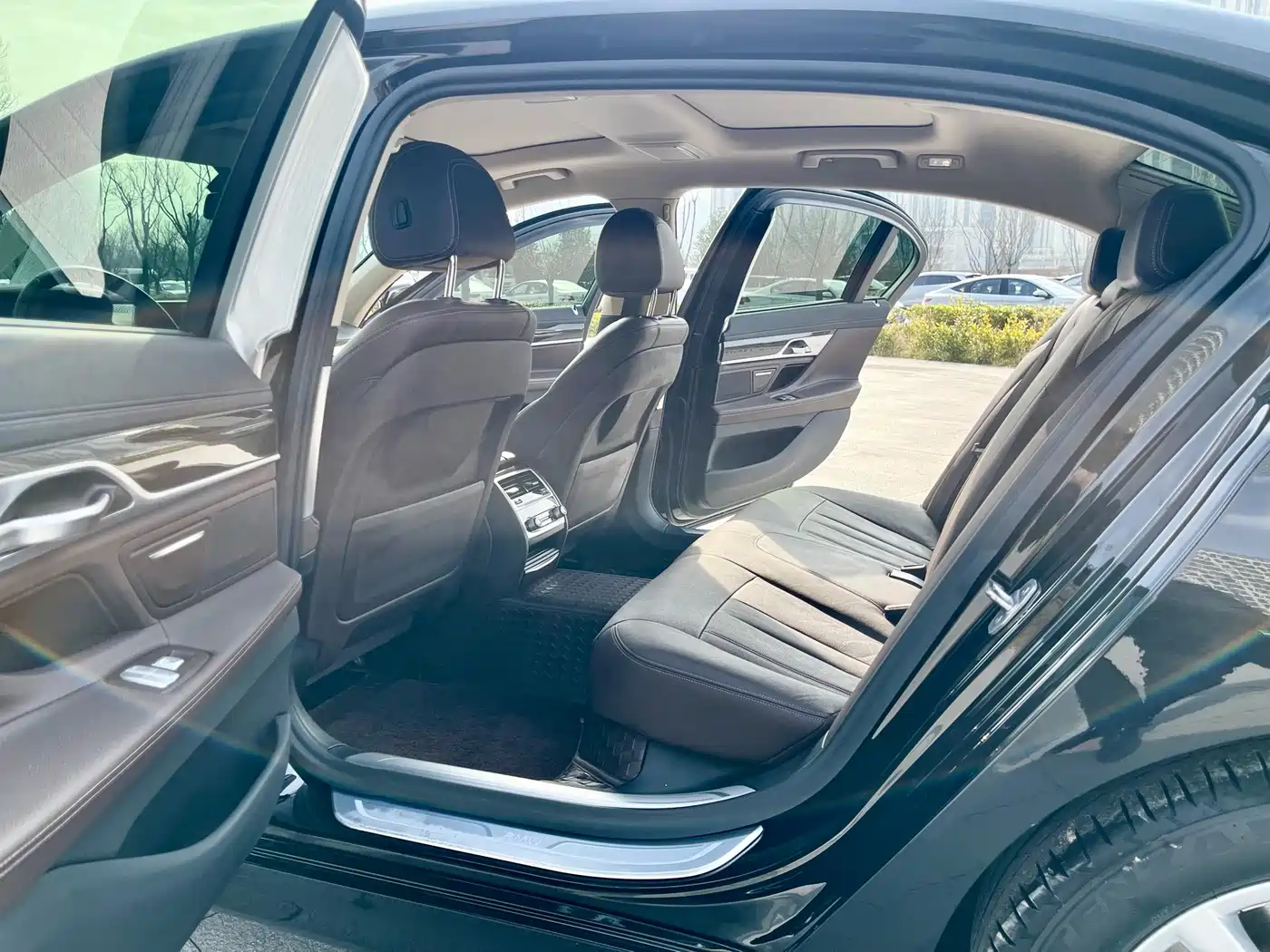 BMW 7 Series 2017 730Li Leading Edition фото 16