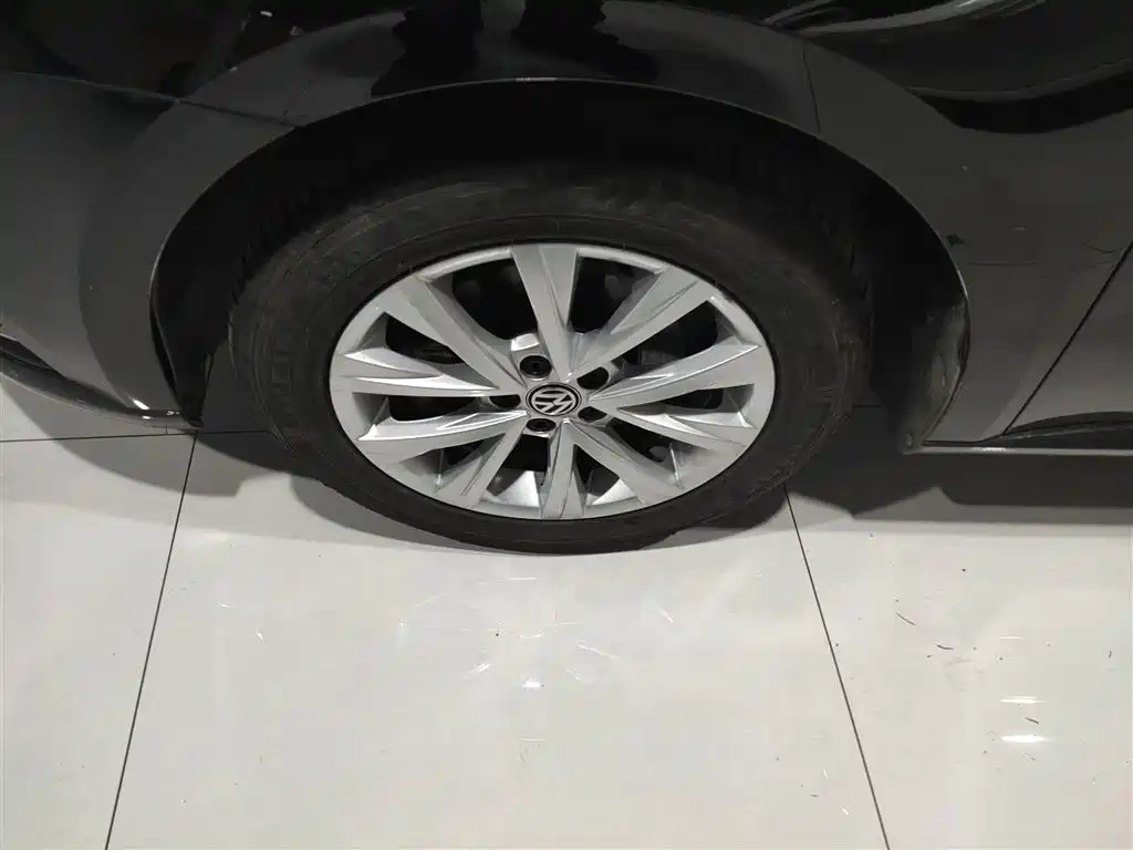 Volkswagen Lavida 2015 1.6L Automatic Comfort Edition фото 25