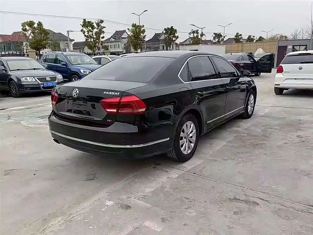 Volkswagen Passat 2015 1.8TSI DSG Honor Edition фото 8