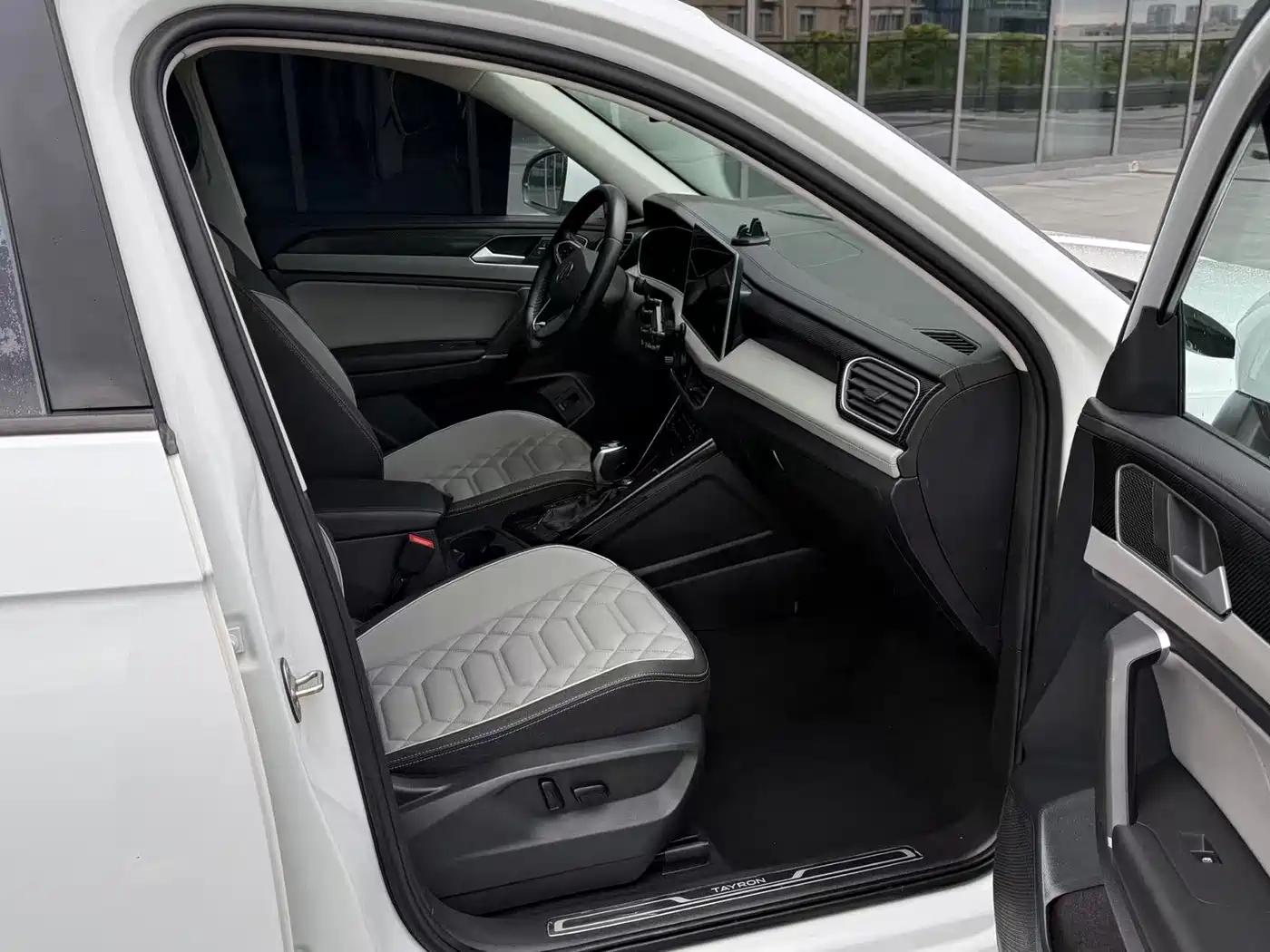 Volkswagen Tayron 2023 330TSI 2WD Luxury Plus Advanced Edition фото 9