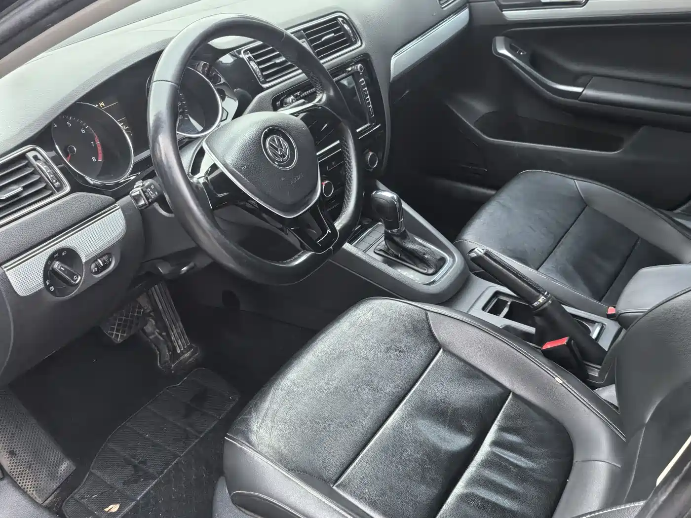 Volkswagen Sagitar 2017 1.6L Automatic Comfort фото 7