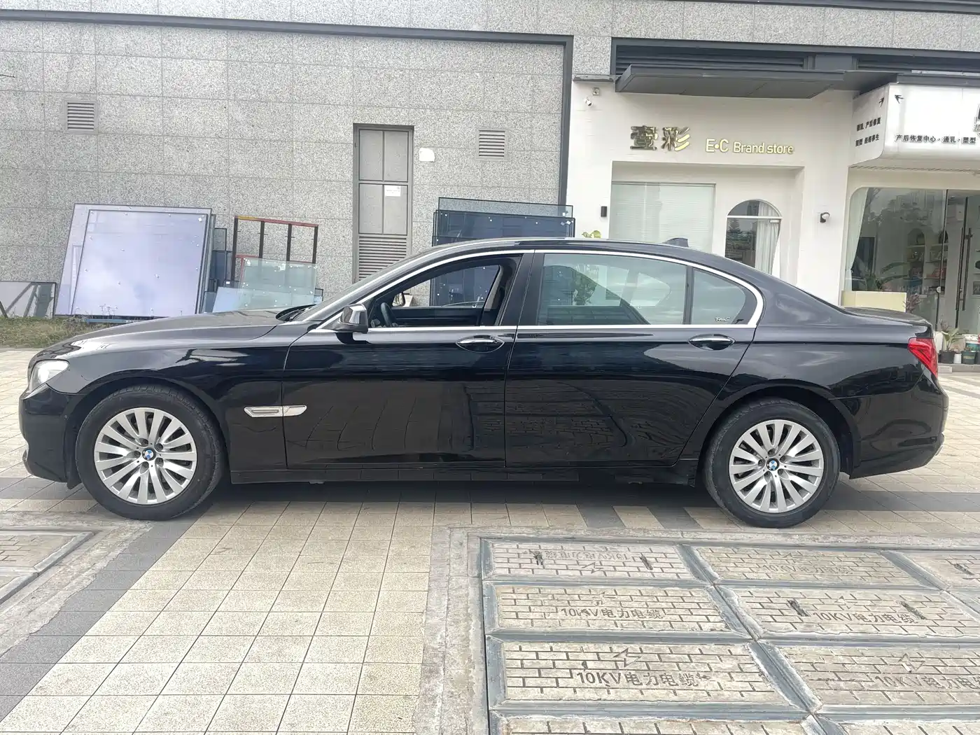 BMW 7 Series 2013 Model 730Li Luxury фото 4