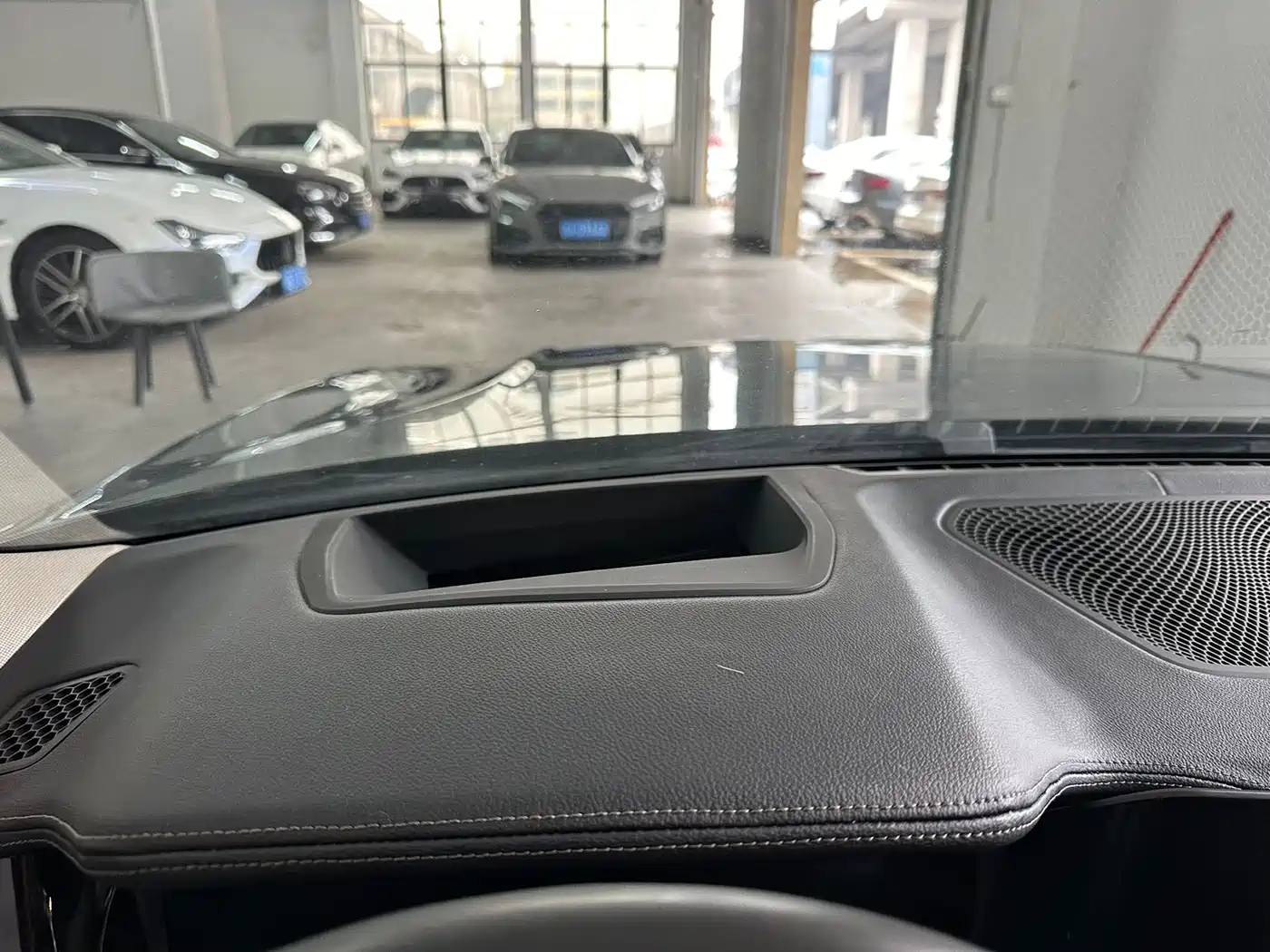 BMW 3 Series 2020 325Li M Sport Black Night Package фото 16