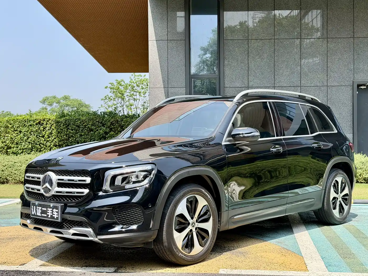 MERCEDES-BENZ GLB