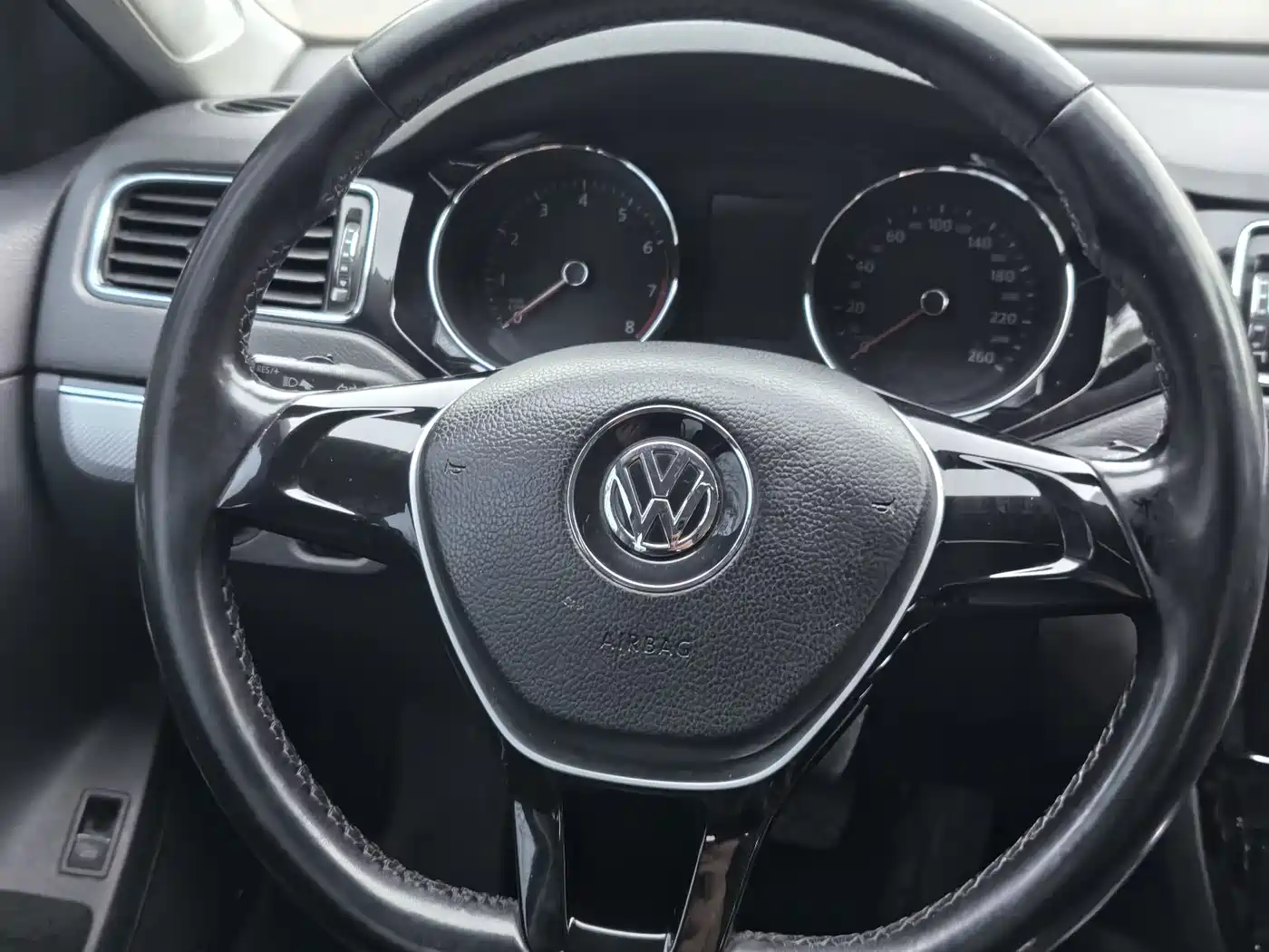 Volkswagen Sagitar 2017 1.6L Automatic Comfort фото 15