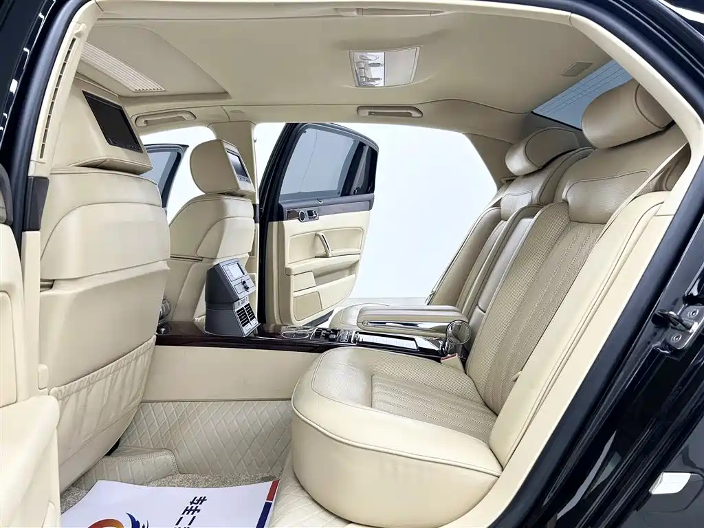 Volkswagen Phaeton 2009 Model 4.2L V8 4-seat Extended Executive Edition фото 6