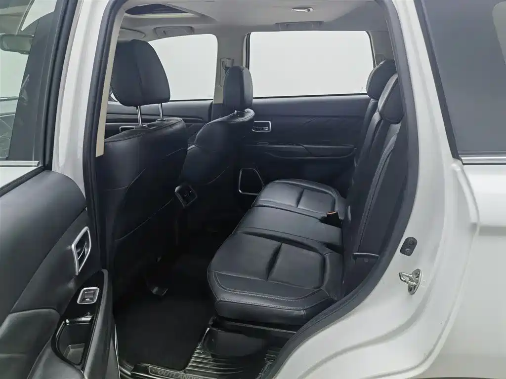 Mitsubishi Outlander 2019 2.4L 4WD Deluxe Edition 5-Seater China VI фото 15