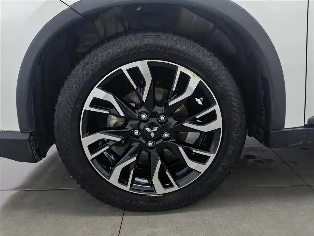 Mitsubishi Outlander 2019 2.4L 4WD Deluxe Edition 5-Seater China VI фото 17