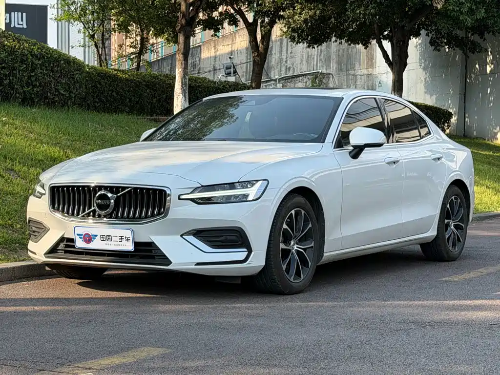 Volvo S60 2022 2022 B4 Smart Comfort Luxury Edition