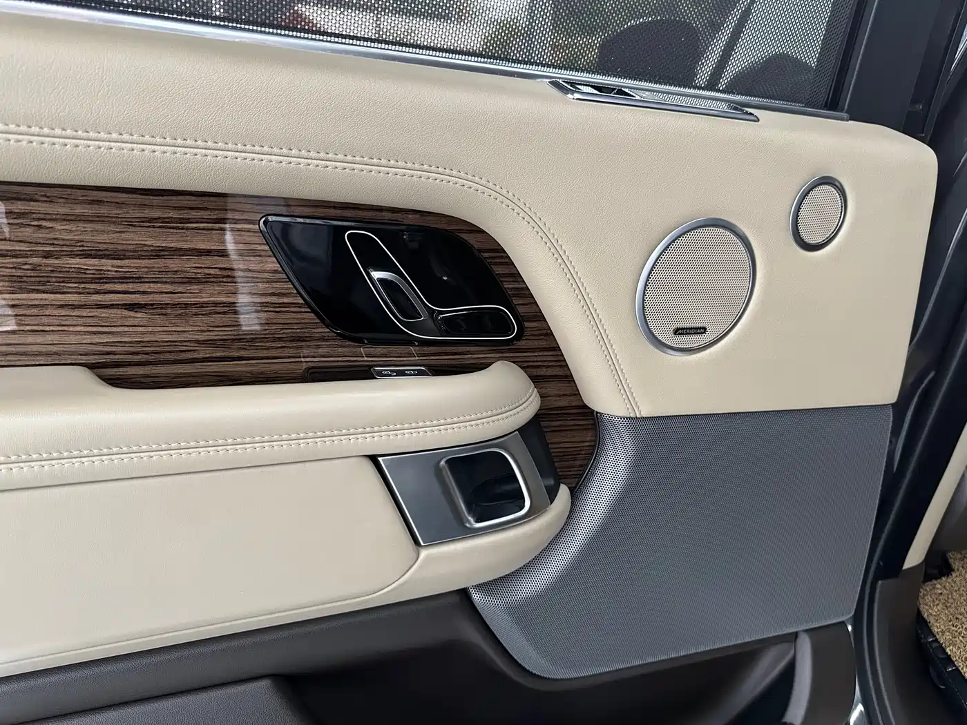Land Rover Range Rover 2019 3.0 SC V6 Heritage Extended Edition фото 6