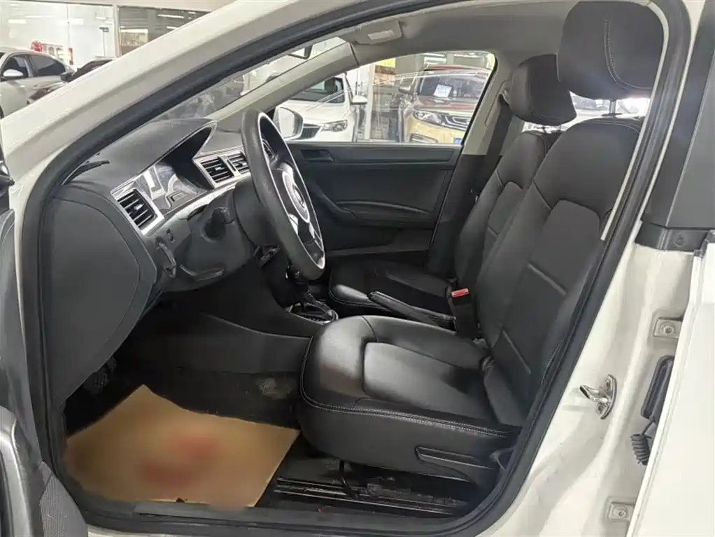Volkswagen Santana 2015 1.6L Automatic Trend Edition фото 9
