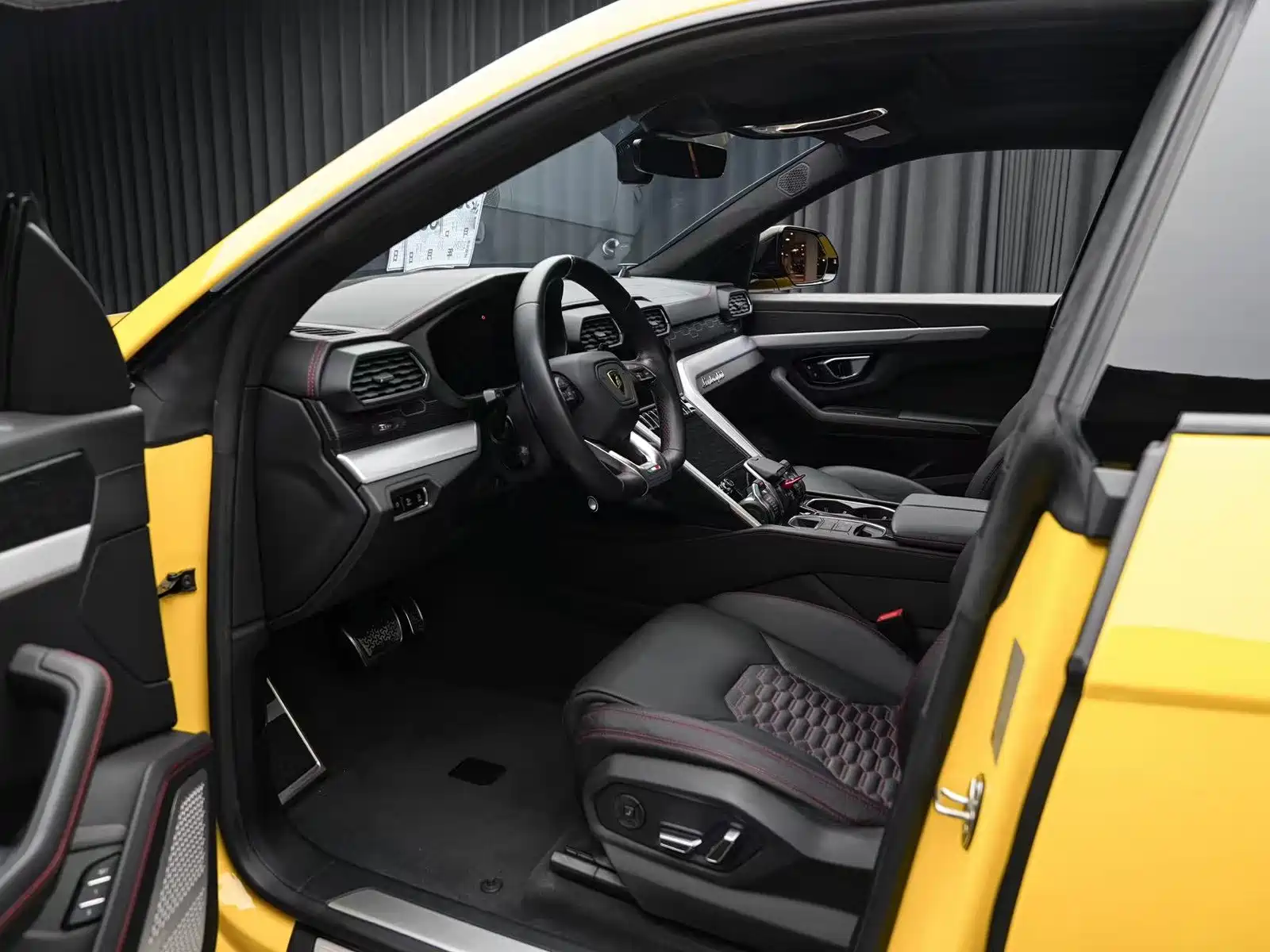 Фото 6 - Lamborghini Urus