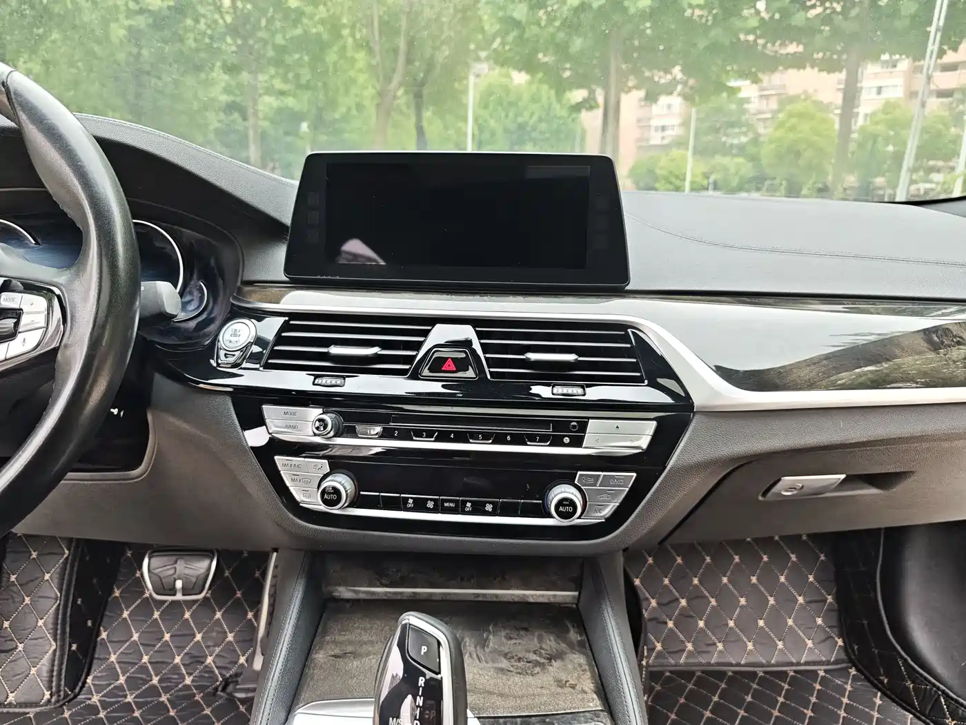 BMW 5 Series 2018 525Li M Sport Package фото 16