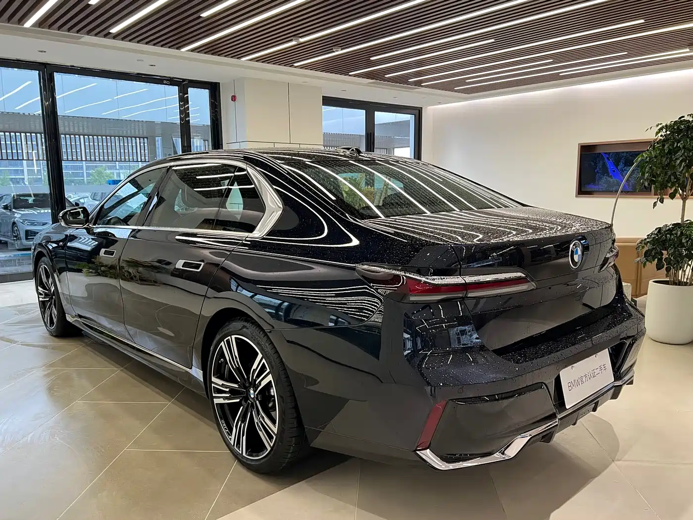 BMW 7 Series 2023 Model 740Li Leading M Sport Package фото 7