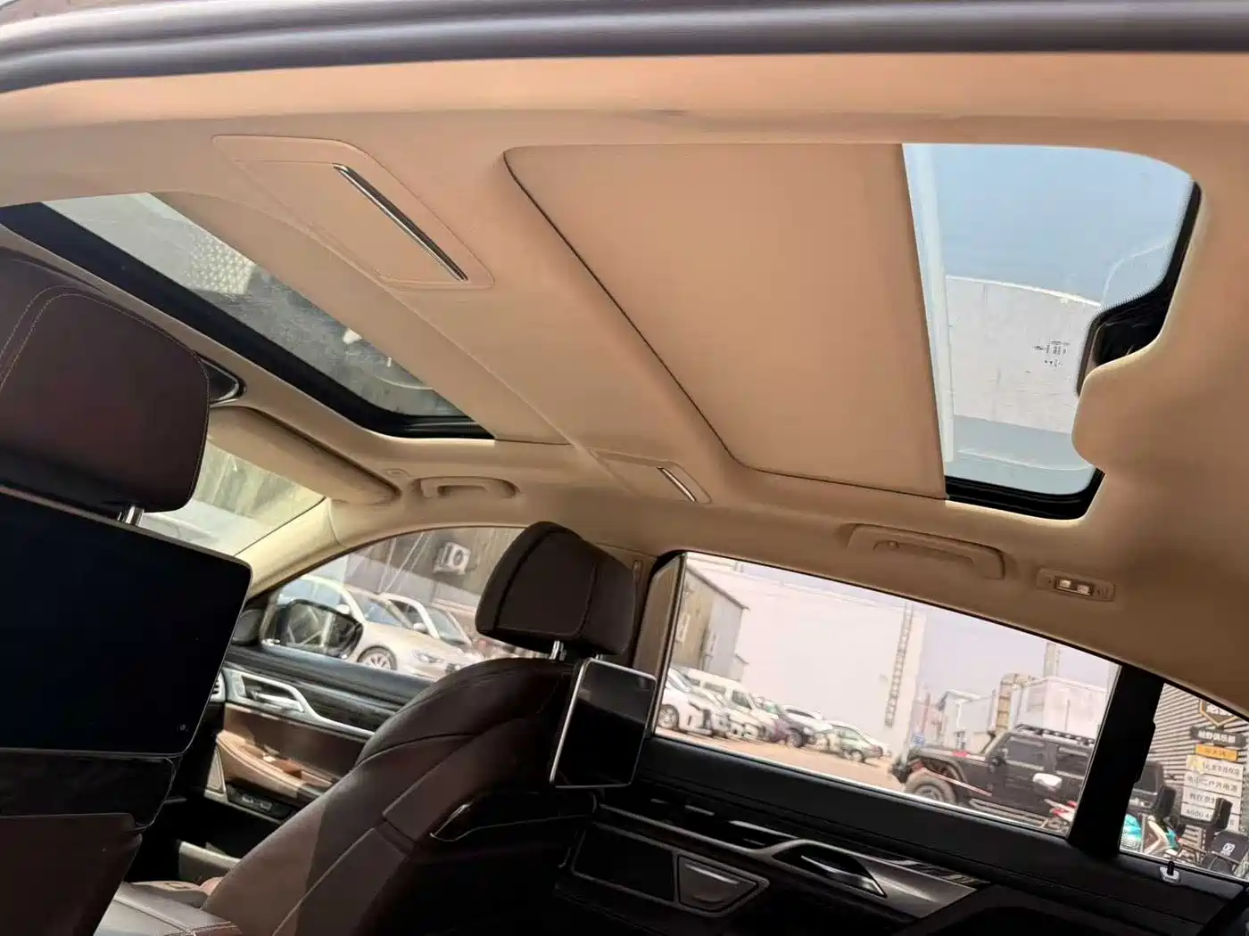 BMW 7 Series 2016 740Li Leading Edition фото 5