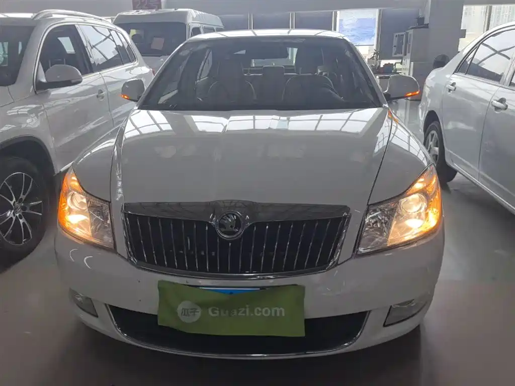 Škoda Octavia 2015 Classic 1.6L Automatic Elite Edition фото 3
