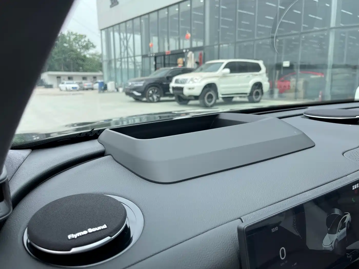 Geely Galaxy Galaxy Xingyao 8 2025 Model 130km EM-i Flagship Edition фото 12