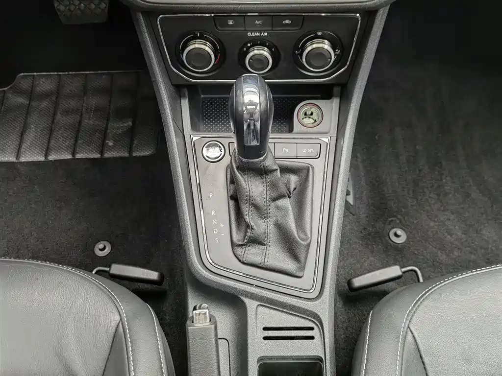 Volkswagen Lavida 2017 1.6L Automatic Comfort Edition фото 13